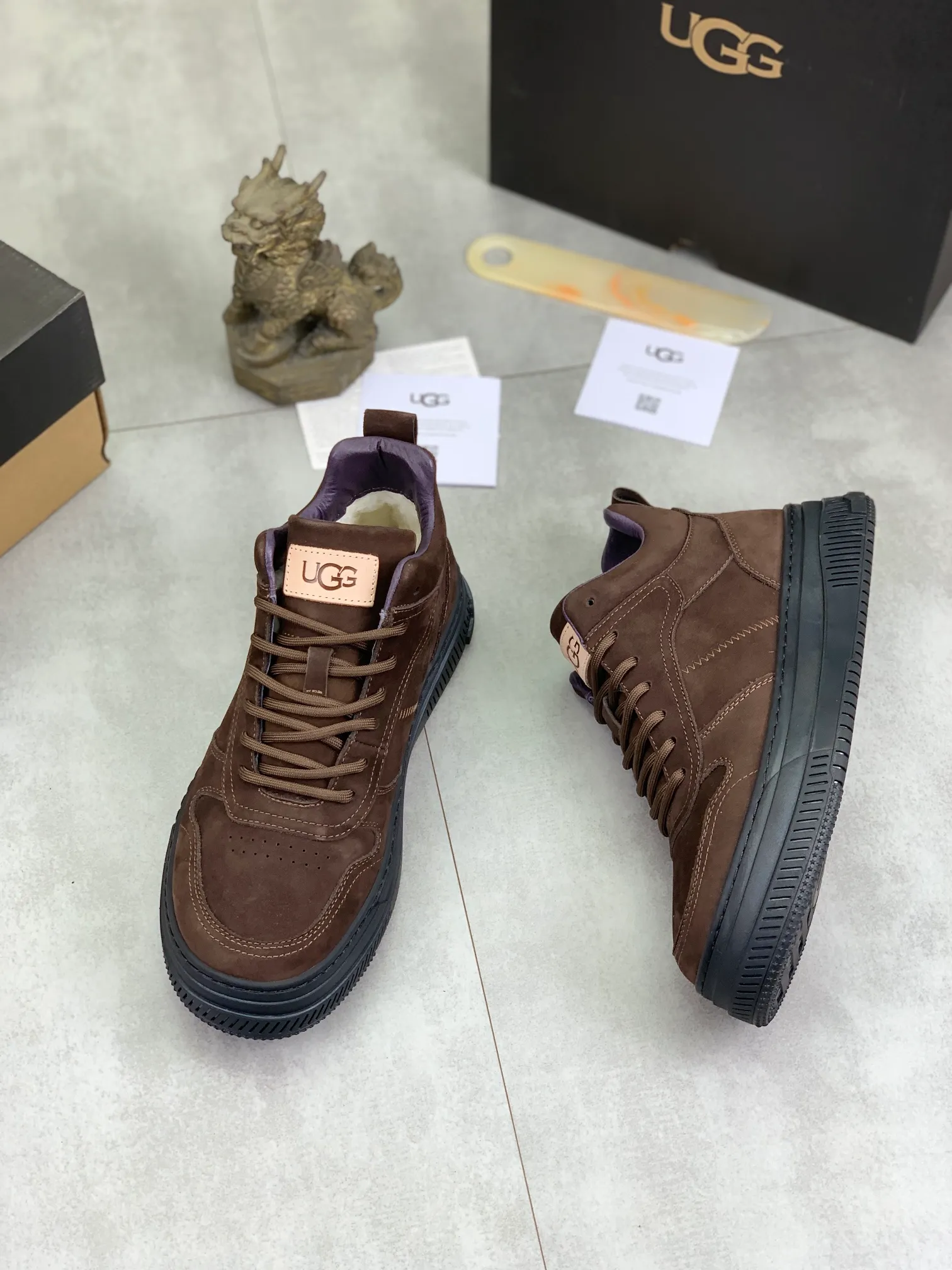 Men's Men's Shoes P620 [New Style] 💰 🆘 "Real Wool" [UGG] 👉 Popular men's shoes official website synchronization 🔰 Genuine quality [proud] is not comparable to the imitations in the general market 🌀 The upper is imported Italian frosted cowhide, and the lining: foot pad 🅰️ grade 🐑 real wool 👻 Only Grade A can show the effect The hand feels smooth and delicate 🔱The shoe shape is grand, only genuine factories can achieve it 🎄The perfect toughness of the original outsole 👻⬛️ allows customers to bid farewell to one-time consumption. Real wool lining, super warm. 3️⃣Colors available Sizes: 38-44